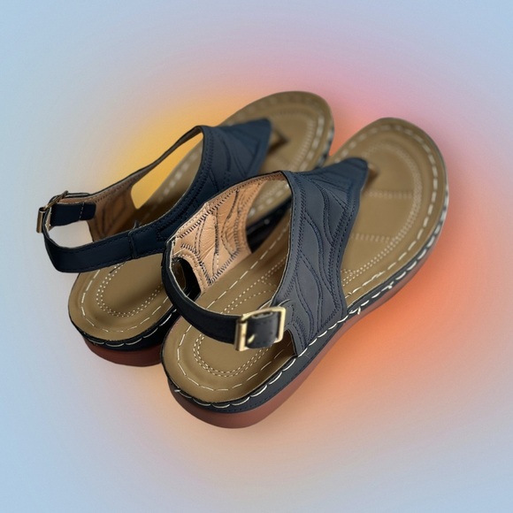 Low Wedge Thong Navy Sandal Sz 39/8.5 - Picture 9 of 13